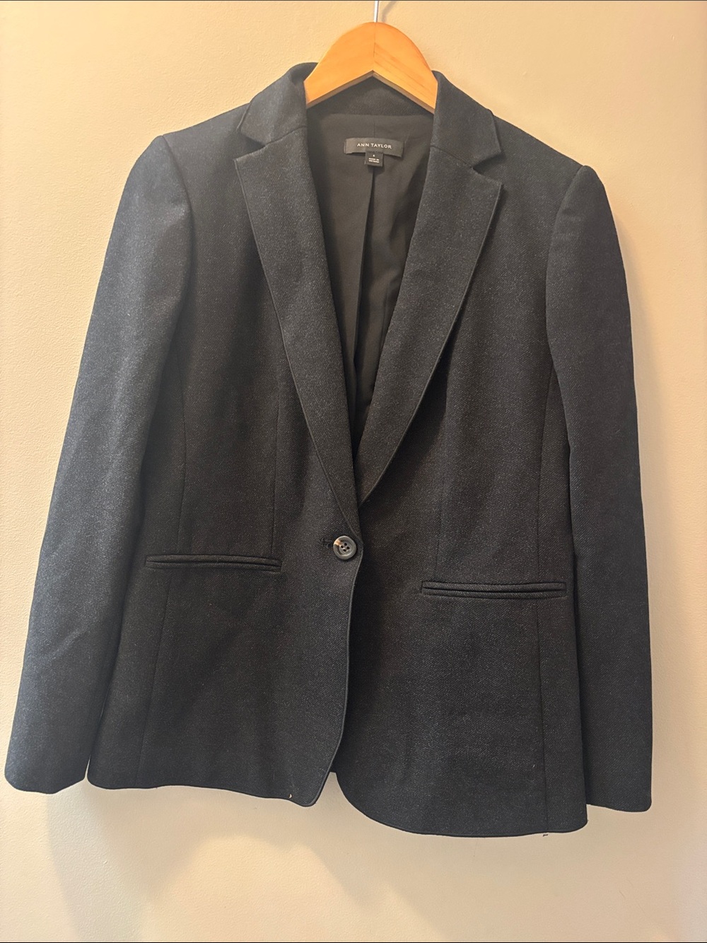 Anne Taylor size 6 black blazer